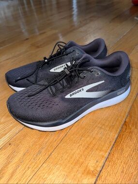 Womens Brooks Ghost 16 size 9
